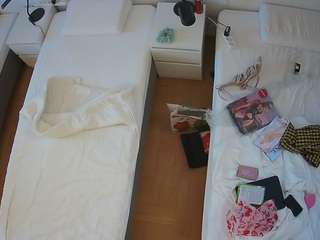 voyeurcam-julmodels-bed-5