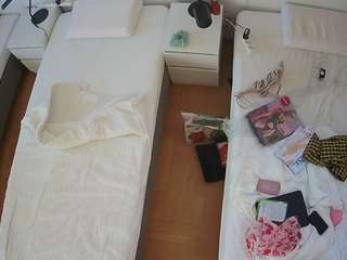 voyeurcam-julmodels-bed-5