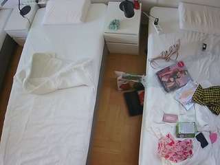 voyeurcam-julmodels-bed-5