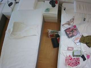 voyeurcam-julmodels-bed-5
