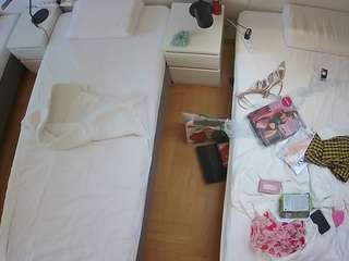 voyeurcam-julmodels-bed-5