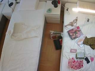 voyeurcam-julmodels-bed-5
