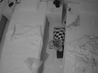 voyeurcam-julmodels-bed-5