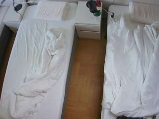 voyeurcam-julmodels-bed-5
