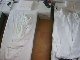 voyeurcam-julmodels-bed-5
