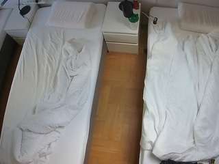 voyeurcam-julmodels-bed-5
