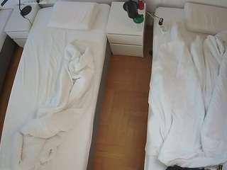 voyeurcam-julmodels-bed-5