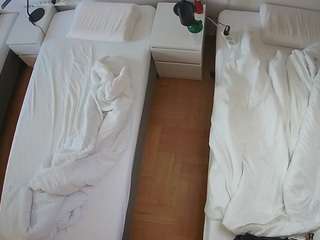 voyeurcam-julmodels-bed-5