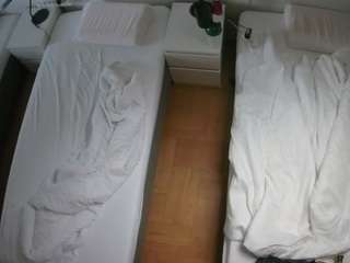 voyeurcam-julmodels-bed-5