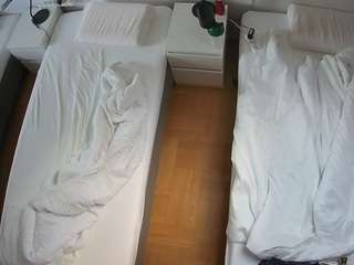 voyeurcam-julmodels-bed-5