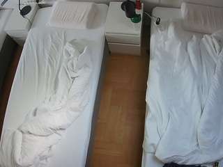 voyeurcam-julmodels-bed-5