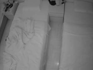 voyeurcam-julmodels-bed-5