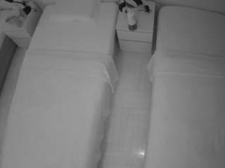voyeurcam-julmodels-bed-5