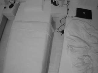 voyeurcam-julmodels-bed-5