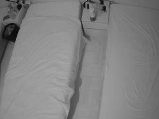 voyeurcam-julmodels-bed-5