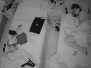 voyeurcam-julmodels-bed-5