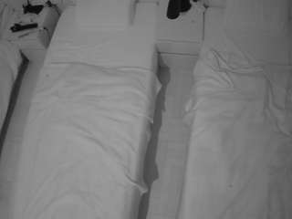 voyeurcam-julmodels-bed-5
