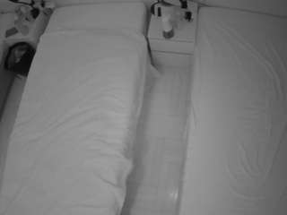 voyeurcam-julmodels-bed-5