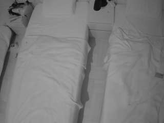 voyeurcam-julmodels-bed-5