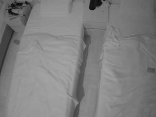 voyeurcam-julmodels-bed-5