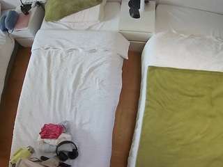 voyeurcam-julmodels-bed-5