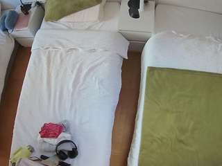 voyeurcam-julmodels-bed-5 Sex Cam Show