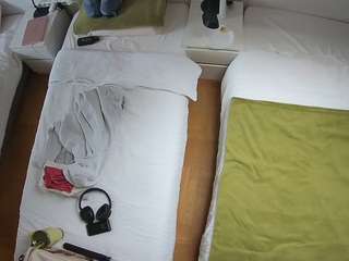 voyeurcam-julmodels-bed-5 Sex Cam Show