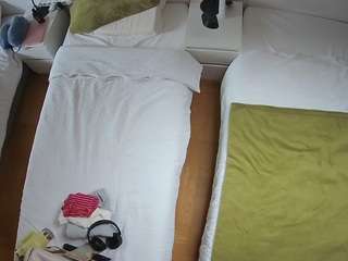 voyeurcam-julmodels-bed-5