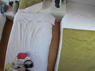 voyeurcam-julmodels-bed-5