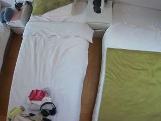voyeurcam-julmodels-bed-5 Sex Cam Show