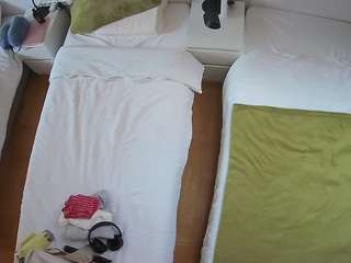 voyeurcam-julmodels-bed-5 Sex Cam Show