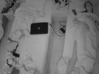 voyeurcam-julmodels-bed-5 Sex Cam Show