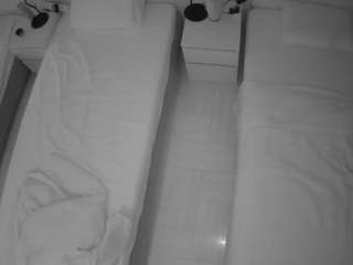 voyeurcam-julmodels-bed-5 live webcam show