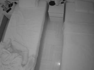 voyeurcam-julmodels-bed-5 live webcam show