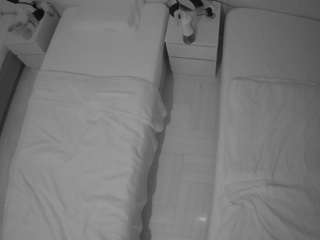voyeurcam-julmodels-bed-5 live webcam show