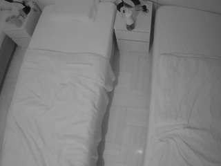 voyeurcam-julmodels-bed-5