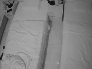 voyeurcam-julmodels-bed-5