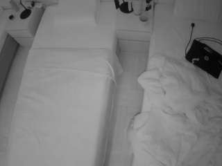 voyeurcam-julmodels-bed-5