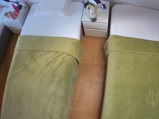 voyeurcam-julmodels-bed-5