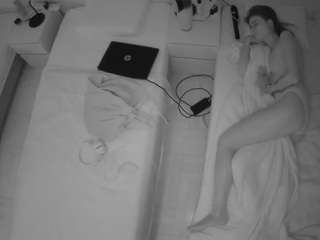 voyeurcam-julmodels-bed-5