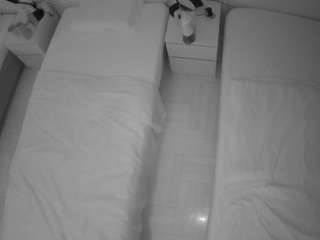 voyeurcam-julmodels-bed-5