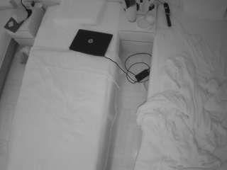 voyeurcam-julmodels-bed-5