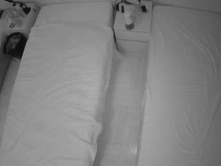 voyeurcam-julmodels-bed-5