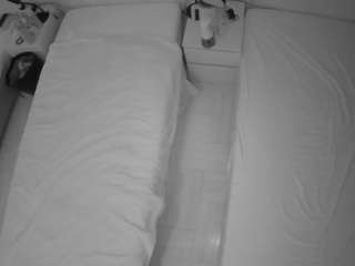 voyeurcam-julmodels-bed-5