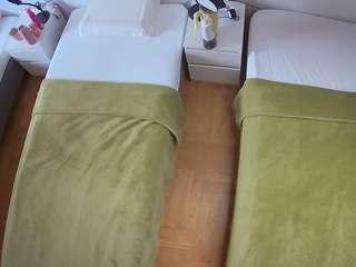 voyeurcam-julmodels-bed-5