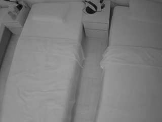 voyeurcam-julmodels-bed-5