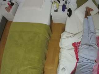 voyeurcam-julmodels-bed-5