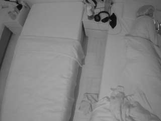 voyeurcam-julmodels-bed-5