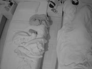voyeurcam-julmodels-bed-5