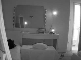 Model ini sedang live sekarang. voyeurcam-julmodels-reallife-1